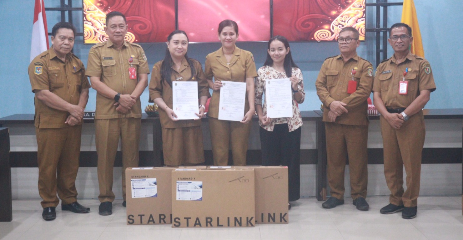 DISKOMINFOSTANDI KATINGAN DUKUNG PEMERATAAN INTERNET SEKOLAH MELALUI PENYERAHAN PERANGKAT STARLINK